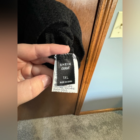 SHEIN Essnce Plus Cold Shoulder Tee Size 1XL - Picture 5 of 7